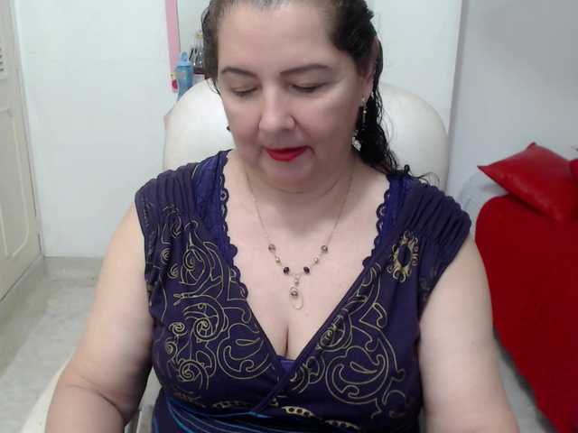 leonela-68 live cam on BongaCams