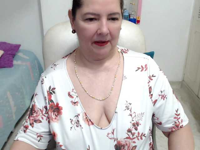 leonela-68 live cam on BongaCams