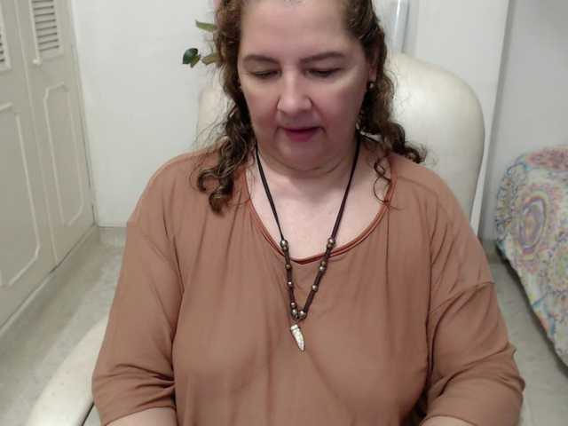 leonela-68 live cam on BongaCams