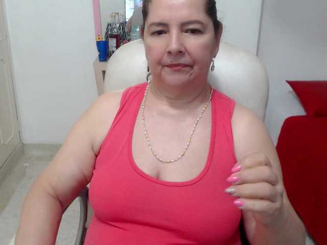 leonela-68 live cam on BongaCams
