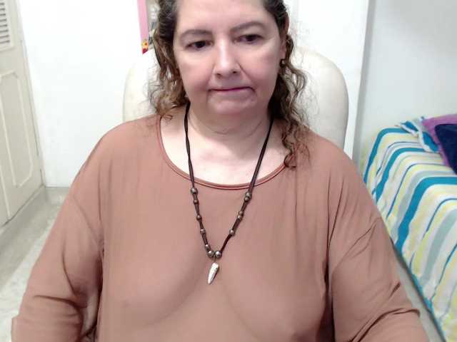 leonela-68 live cam on BongaCams