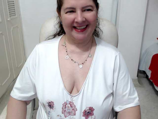 leonela-68 live cam on BongaCams