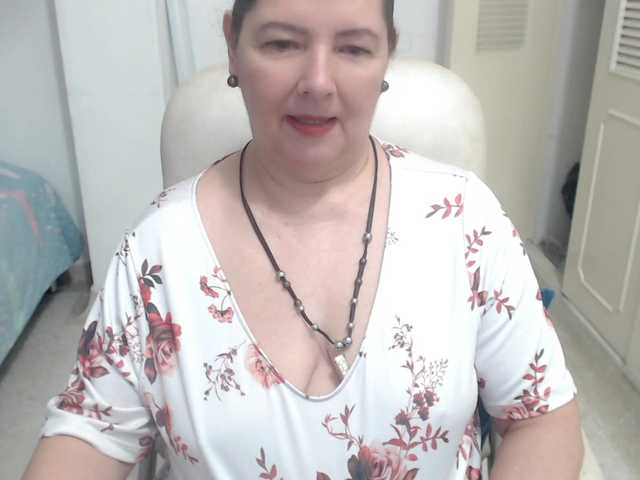 leonela-68 live cam on BongaCams
