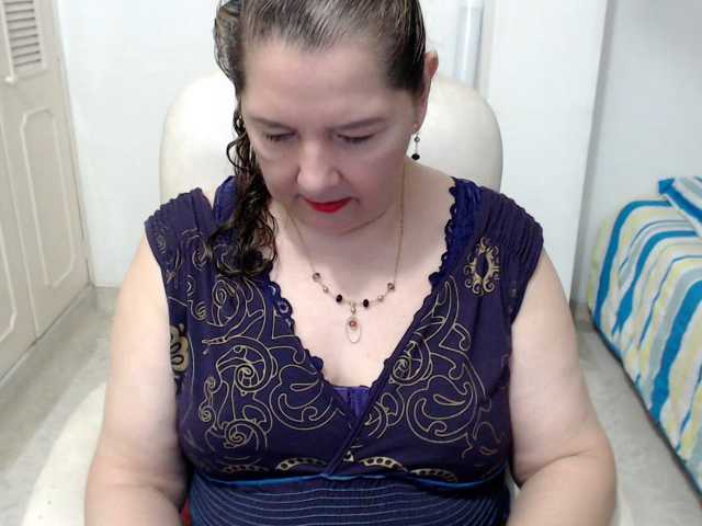 leonela-68 live cam on BongaCams