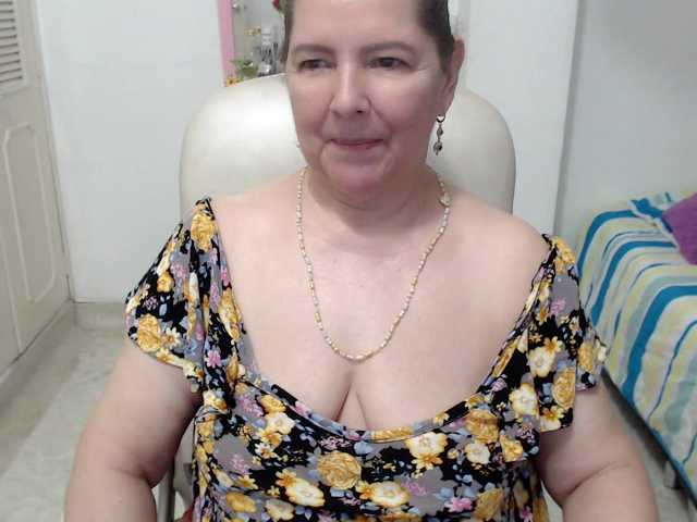leonela-68 live cam on BongaCams