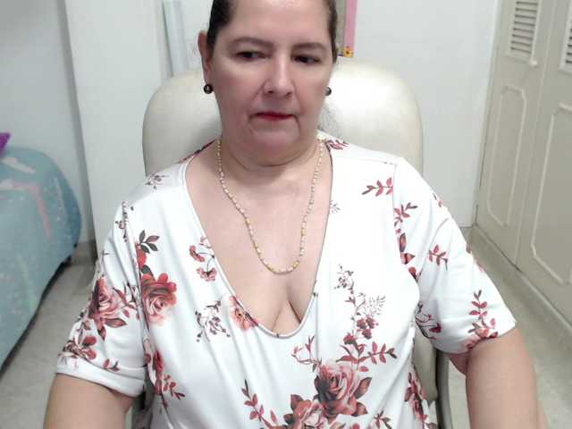 leonela-68 live cam on BongaCams