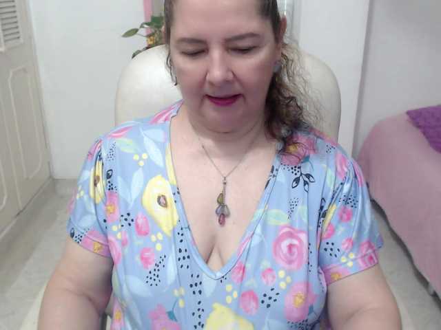 leonela-68 live cam on BongaCams