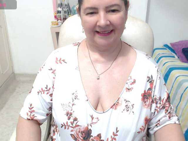 leonela-68 live cam on BongaCams