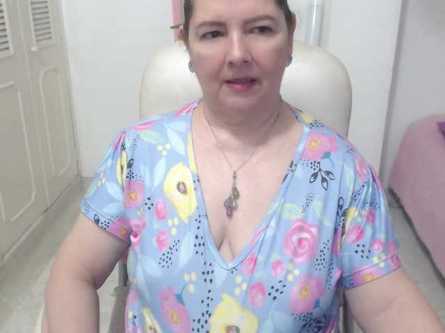 leonela-68 live cam on BongaCams