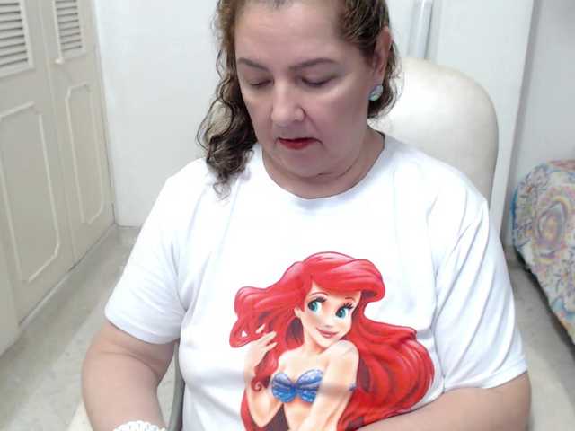 leonela-68 live cam on BongaCams