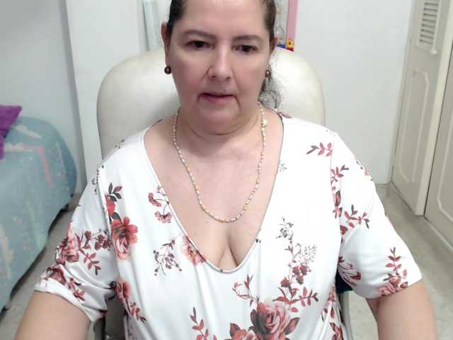 leonela-68 live cam on BongaCams