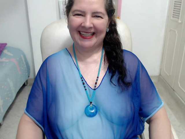 leonela-68 live cam on BongaCams
