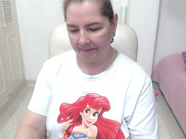 leonela-68 live cam on BongaCams