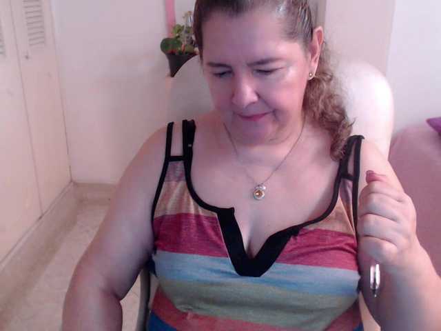 leonela-68 live cam on BongaCams