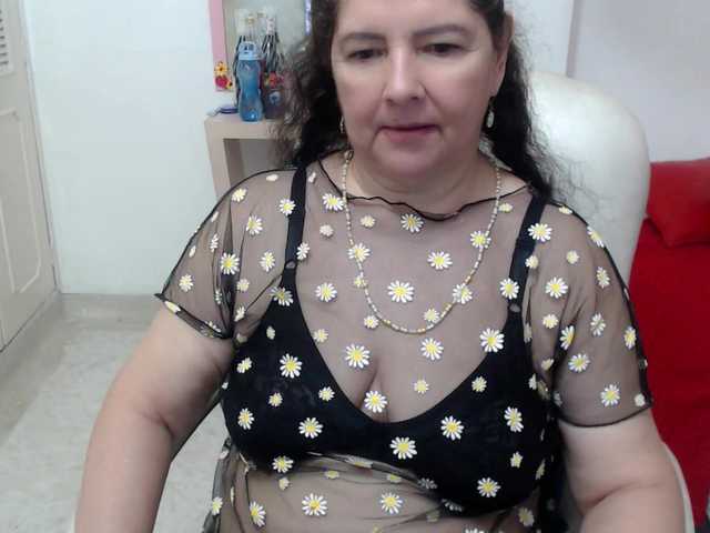 leonela-68 live cam on BongaCams
