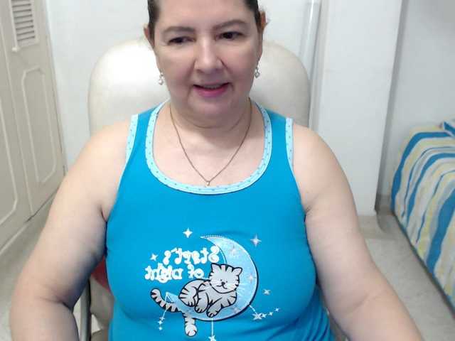 leonela-68 live cam on BongaCams