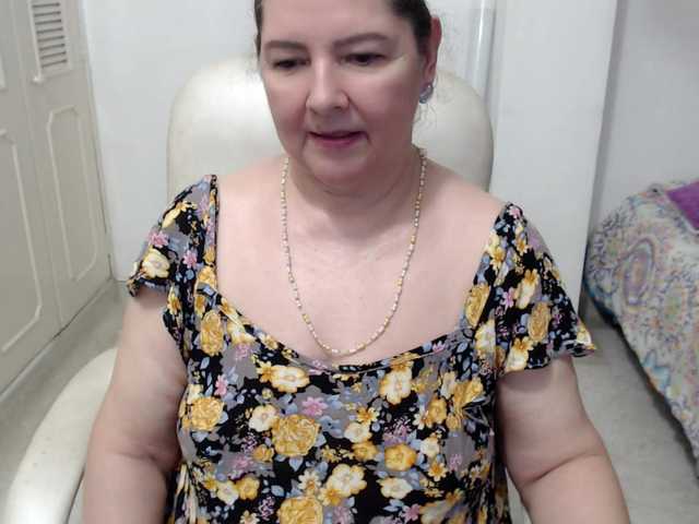 leonela-68 live cam on BongaCams