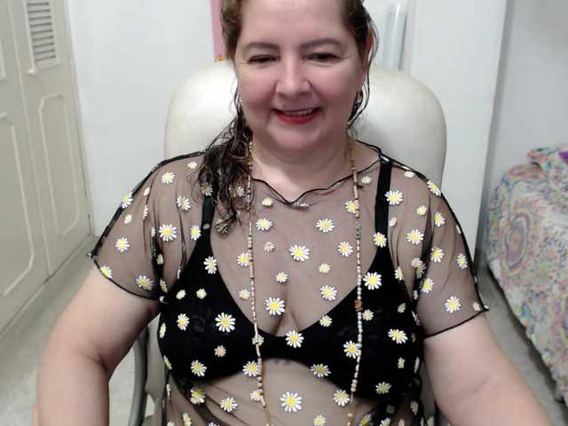 leonela-68 live cam on BongaCams