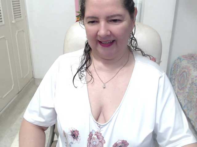leonela-68 live cam on BongaCams
