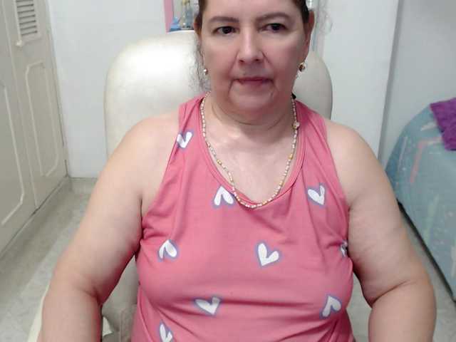 leonela-68 live cam on BongaCams