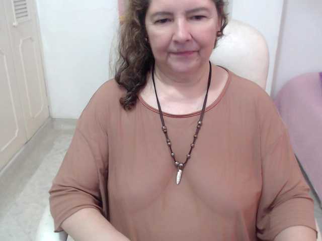 leonela-68 live cam on BongaCams