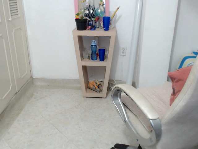 leonela-68 live cam on BongaCams