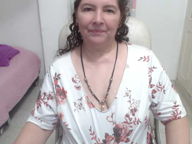 leonela-68 live cam on BongaCams