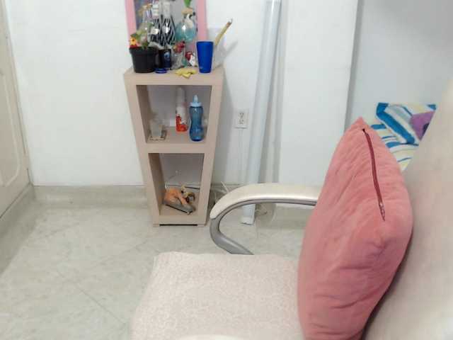 leonela-68 live cam preview