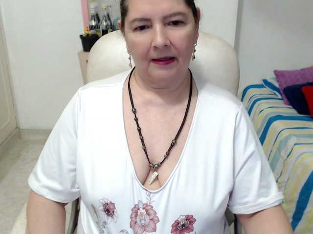 leonela-68 live cam on BongaCams