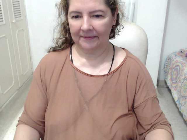 leonela-68 live cam on BongaCams