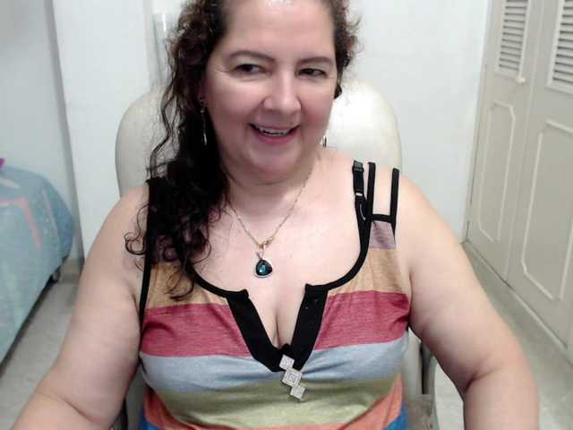 leonela-68 live cam on BongaCams