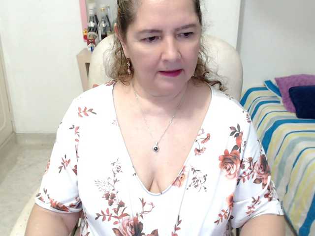 leonela-68 live cam on BongaCams