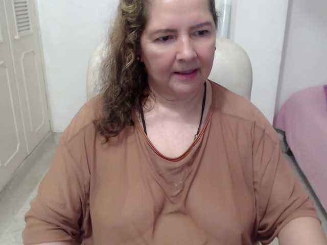 leonela-68 live cam on BongaCams