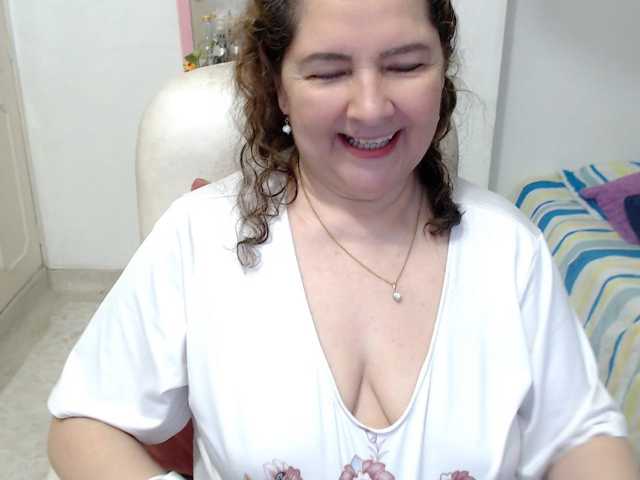 leonela-68 live cam on BongaCams