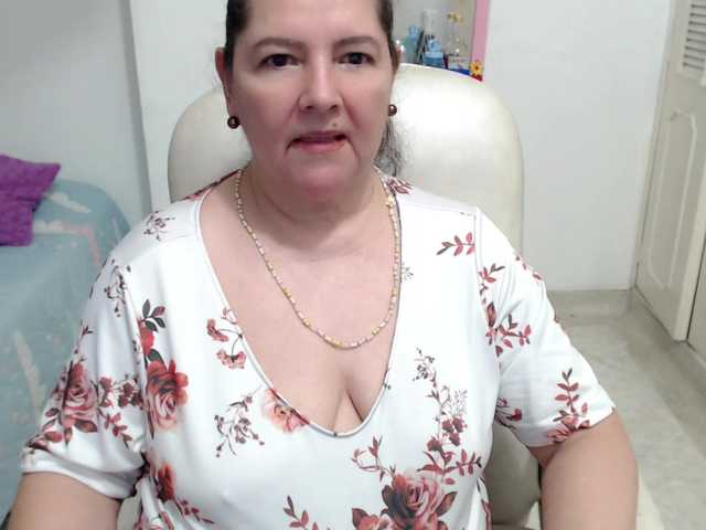 leonela-68 live cam on BongaCams