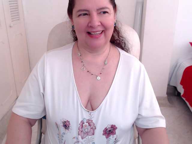 leonela-68 live cam on BongaCams