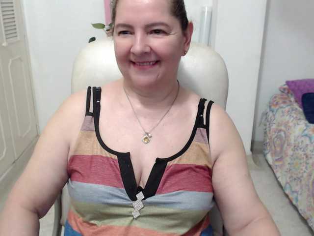 leonela-68 live cam on BongaCams