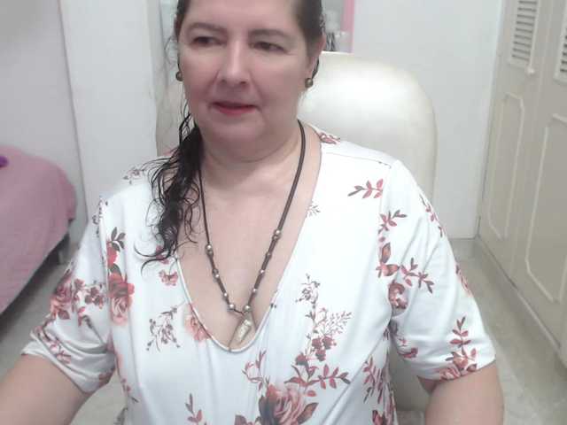 leonela-68 live cam on BongaCams