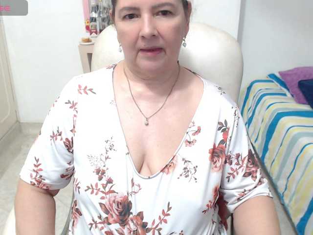 leonela-68 live cam on BongaCams
