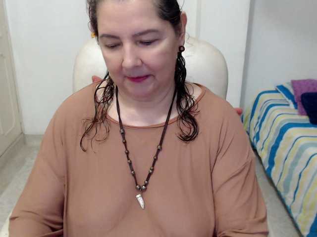 leonela-68 live cam on BongaCams