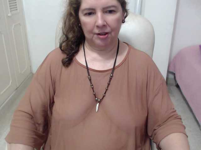 leonela-68 live cam on BongaCams