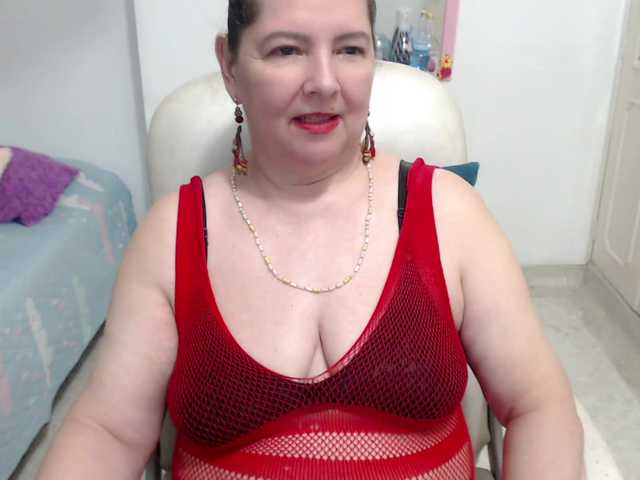 leonela-68 live cam on BongaCams