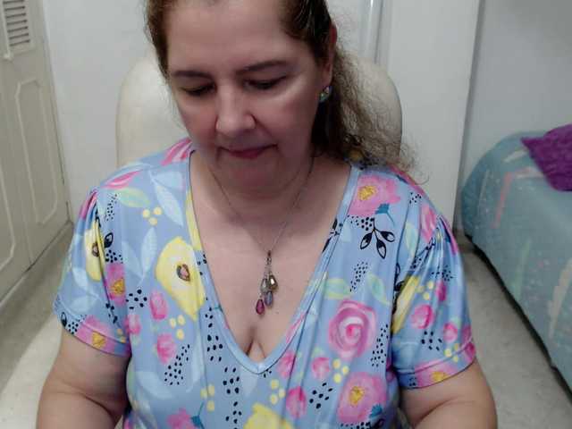 leonela-68 live webcam show