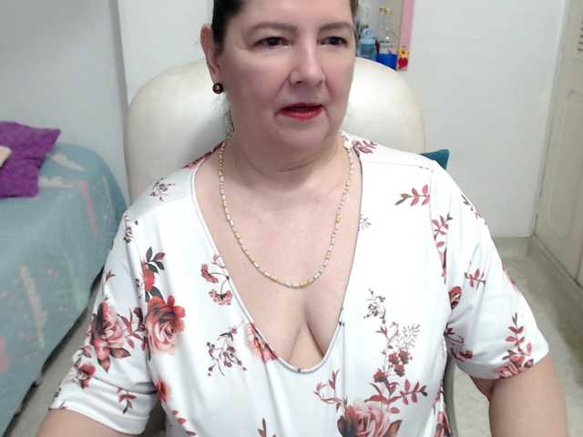leonela-68 live cam on BongaCams