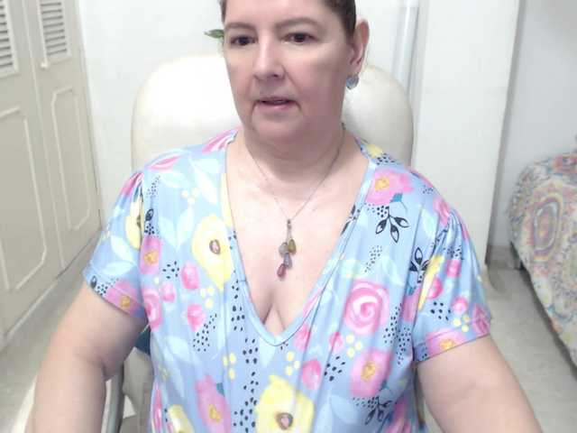 leonela-68 live cam on BongaCams