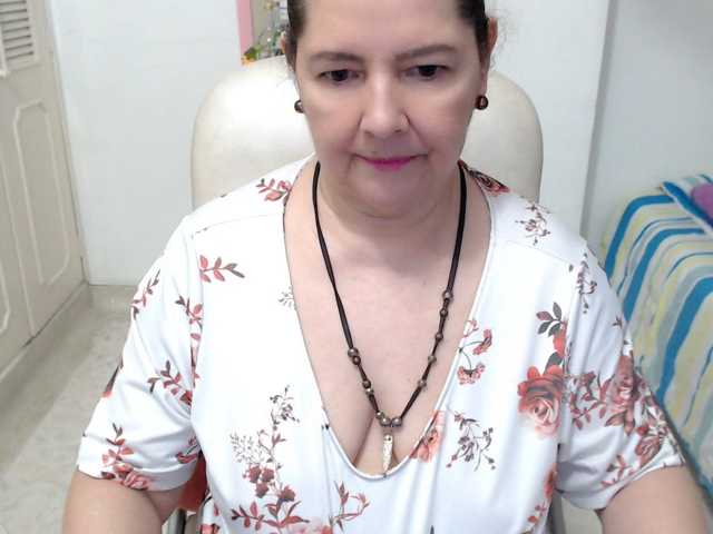 leonela-68 live cam on BongaCams