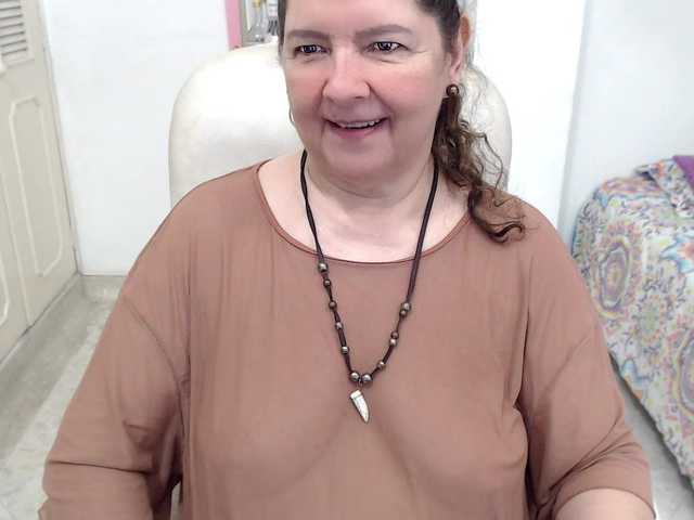 leonela-68 — live female cam