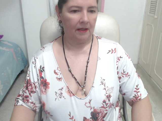 leonela-68 live cam on BongaCams