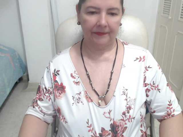 leonela-68 live cam on BongaCams