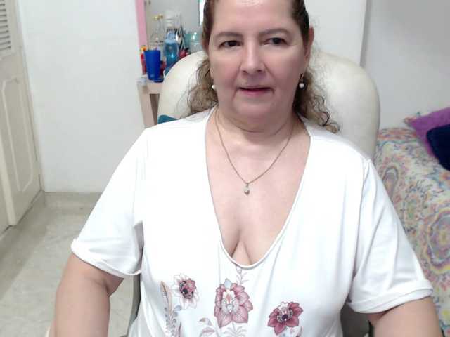 leonela-68 live cam on BongaCams